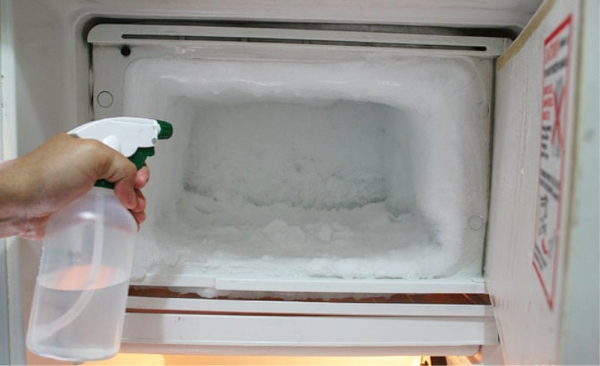  Ускорено размразяване с гореща вода