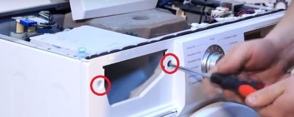  Отстраняване на контейнера за прах