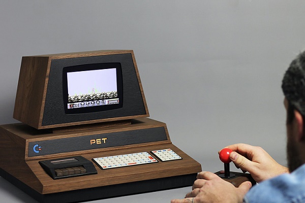 Играта на PET De Lux