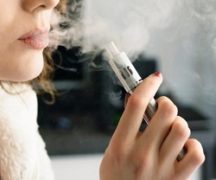  Момичето се извисява