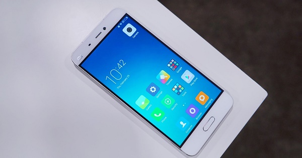 Xiaomi Mi 5 черен бар на екрана