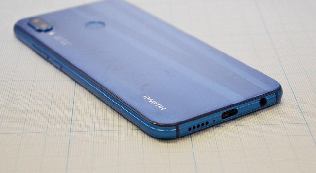 Долният край на Huawei P20 Lite