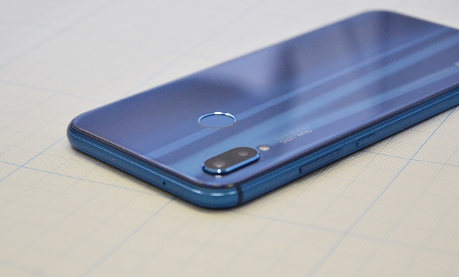 От дясната страна на Huawei P20 Lite
