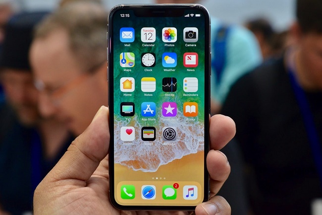 iPhone X на шумно място