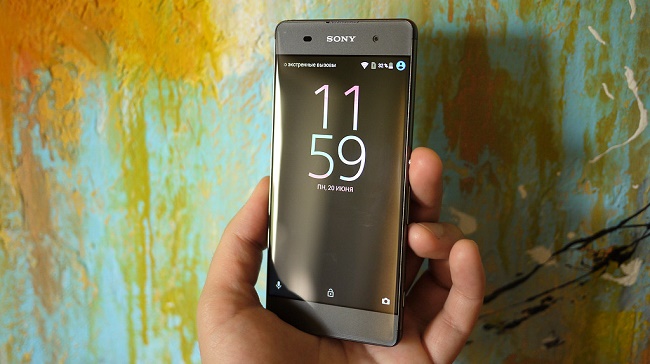  Sony Xperia XA в ръка