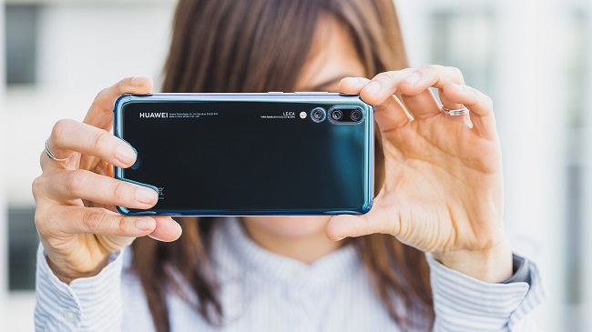 камера